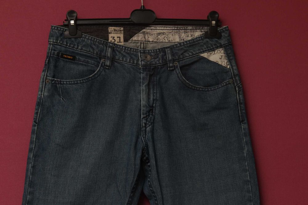 Volcom 31 джинсы из хлопка фирменного кроя.