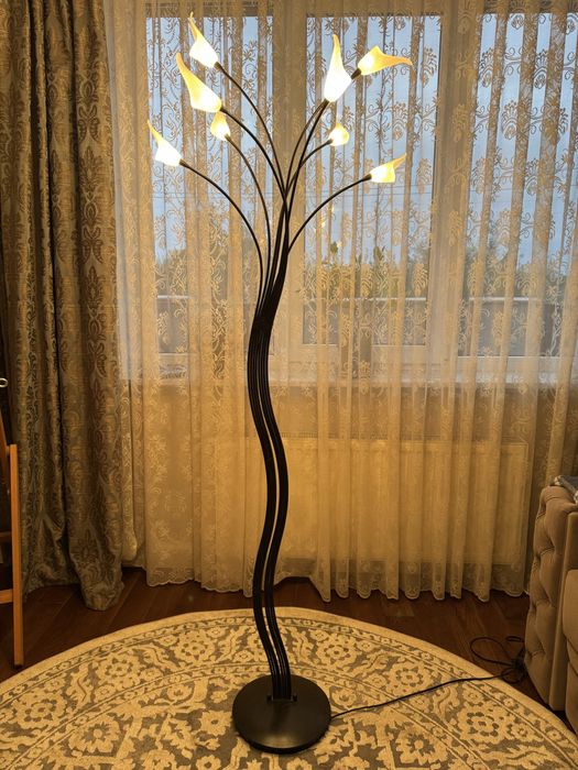 Продаються люстри