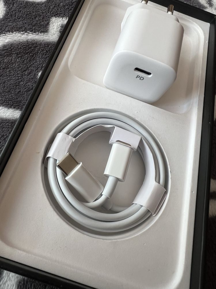 Ładowarka do iPhone 15/16 Pro i Max 20W z kablem USB-C 40W nówka!!