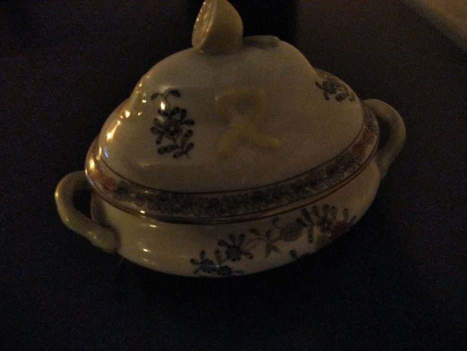 Terrina porcelana pintada á mão
