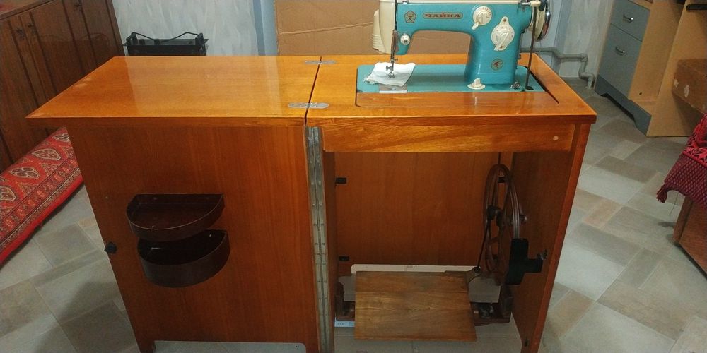 Швейная машина Чайка ножной привод