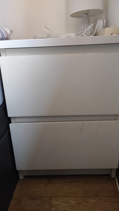 Vendo duas mesas de cabeceira brancas