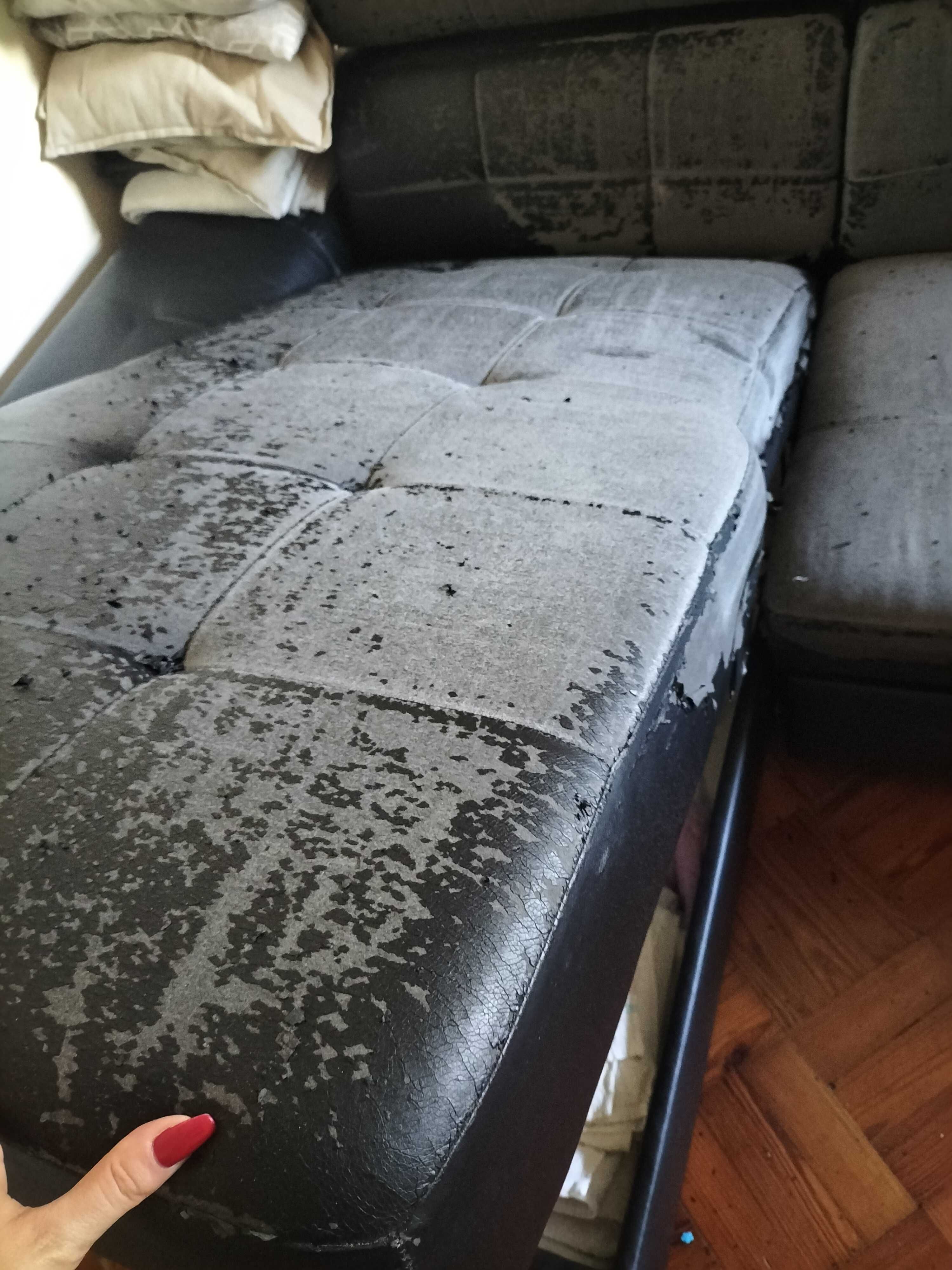 Sofá cama com  chaiselong  em polipele