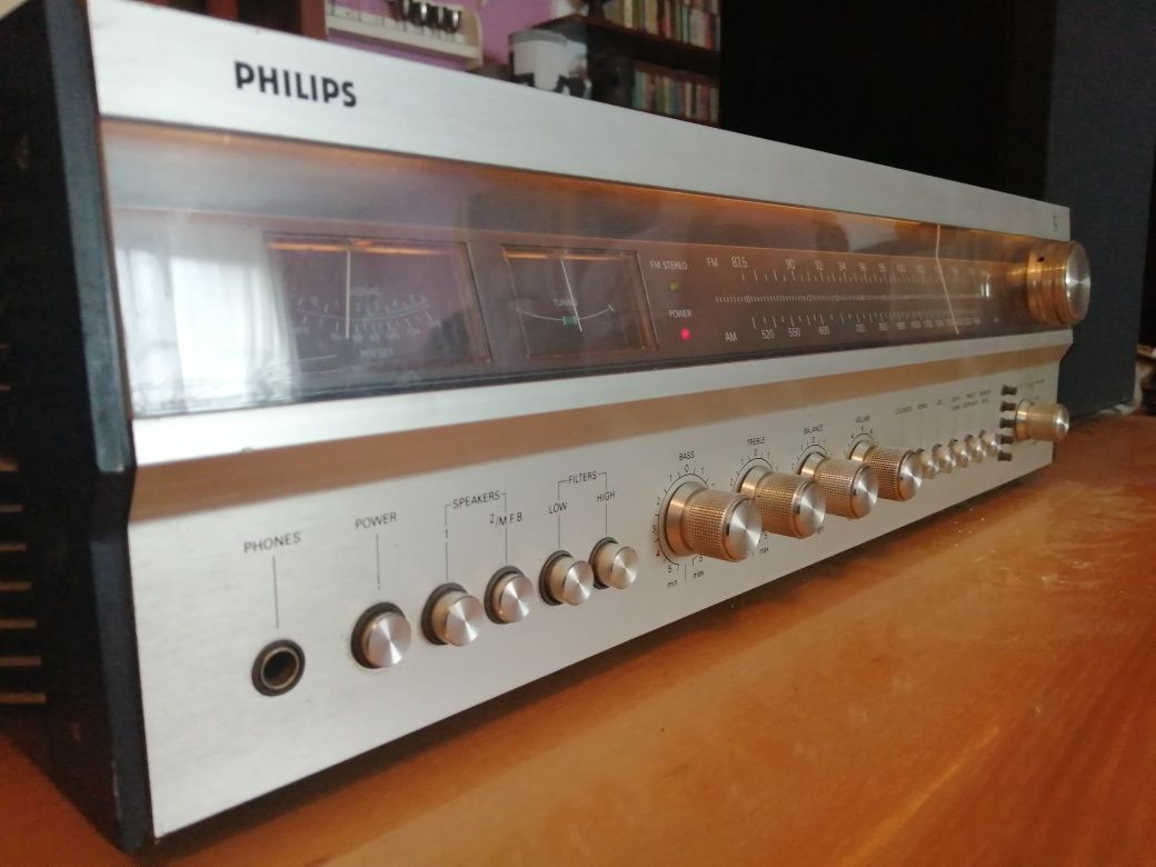 Amplituner Philips.