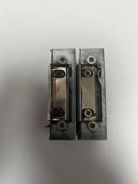 Elektrozaczep Symetryczny z wyłącznikiem