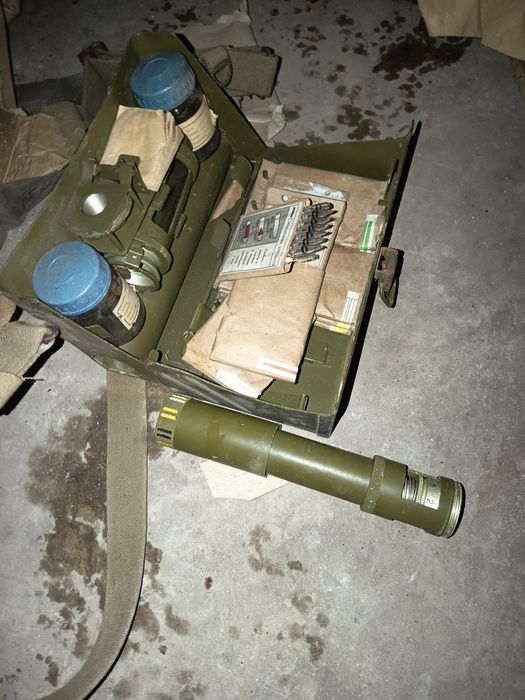 Дитячий противогаз та інше