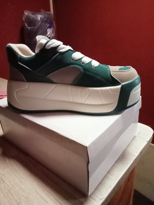 Кросовки женские