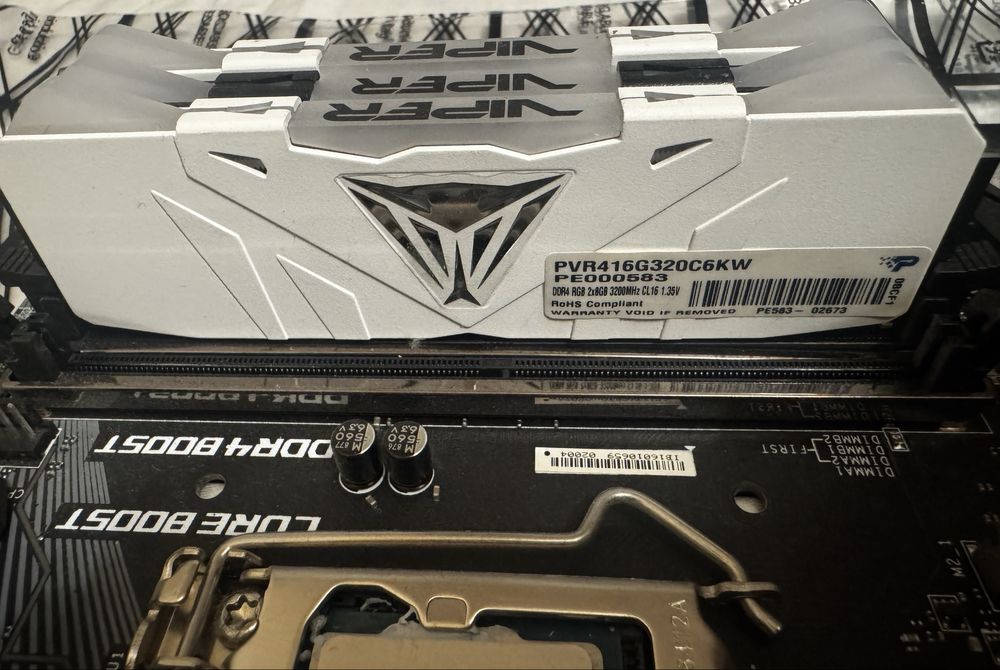 Pamieć DDR4 16GB RGB2x8GB 3200MHz CL16