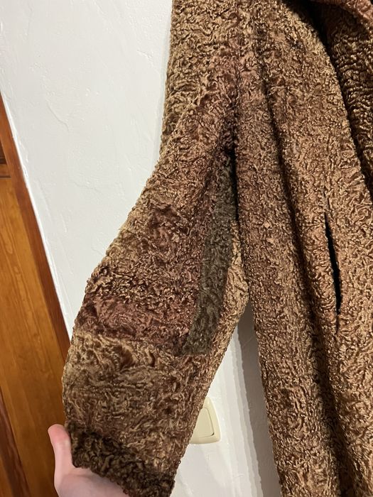 płaszcz brązowy z karakułów