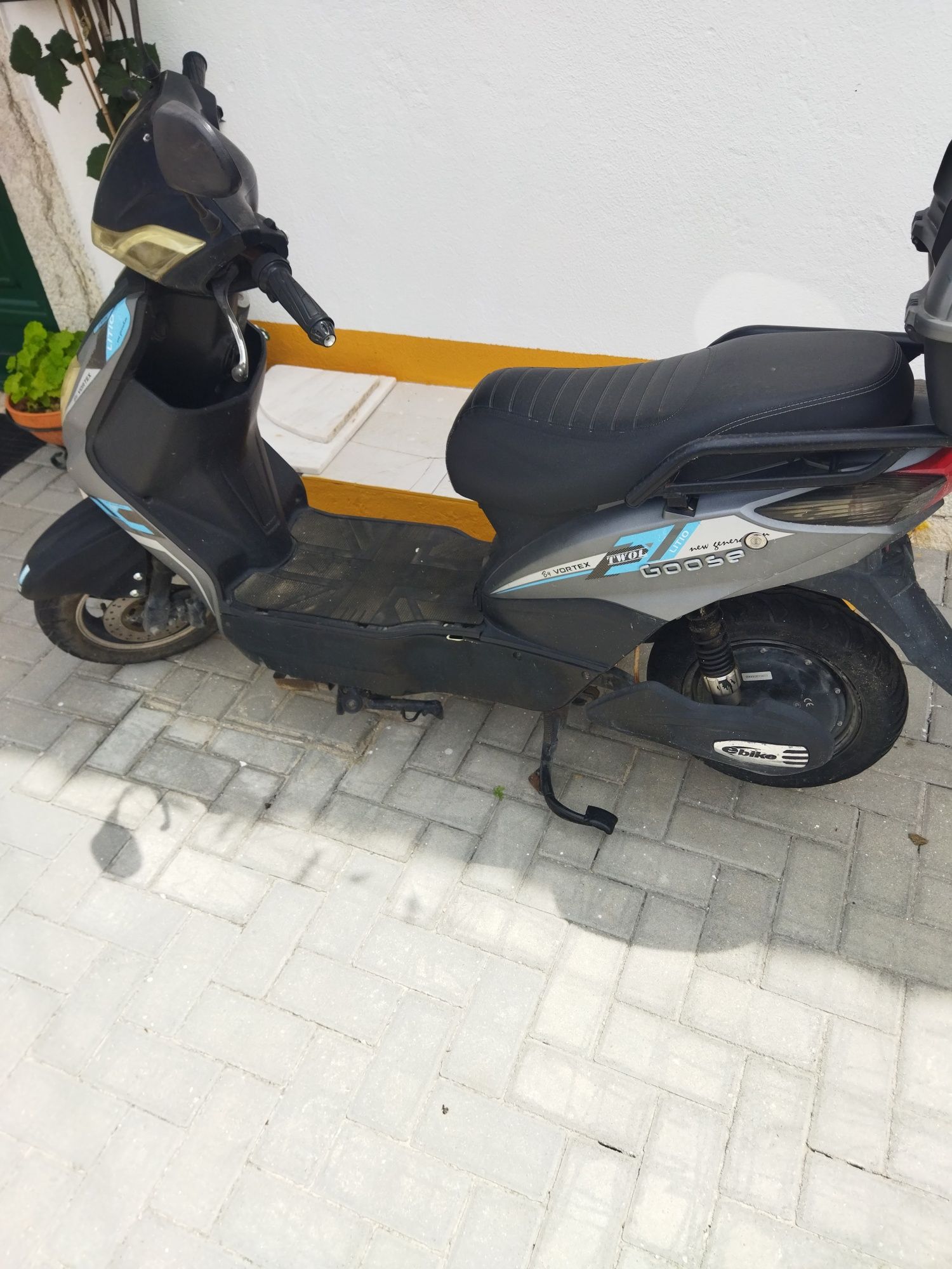 Vendo tem 3 anos mas não trabalha e uma goose  Vortex