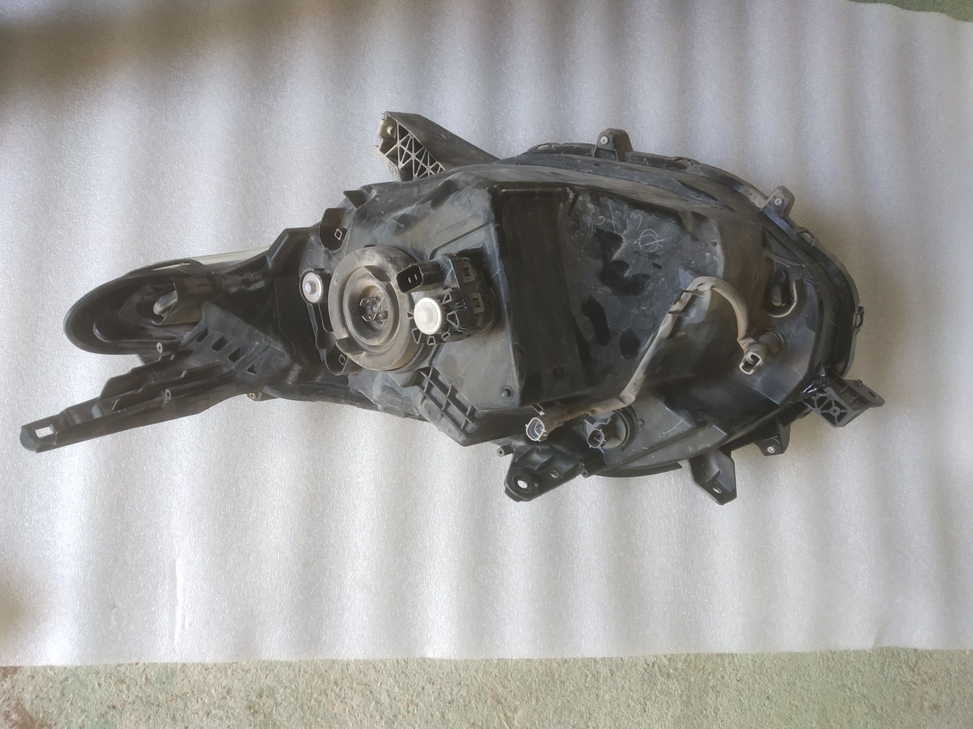 Farol direito Mitsubishi L200 (Original Mitsubishi)