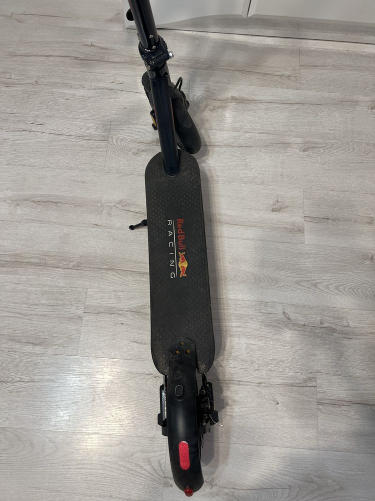 Hulajnoga elektryczna Red Bull Racing