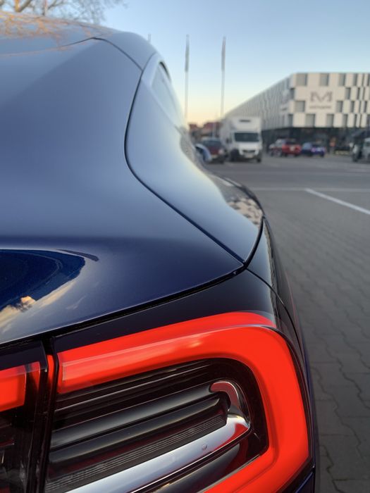 Продам Tesla model 3 , своя . Белый салон
