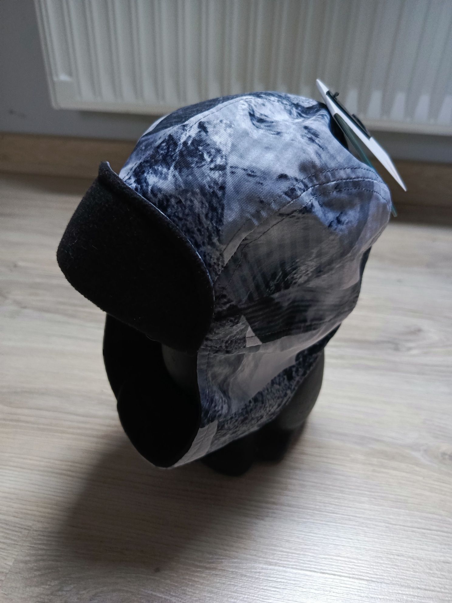 Czapka dla chłopca 4F zimowa daszek polar pod szyją