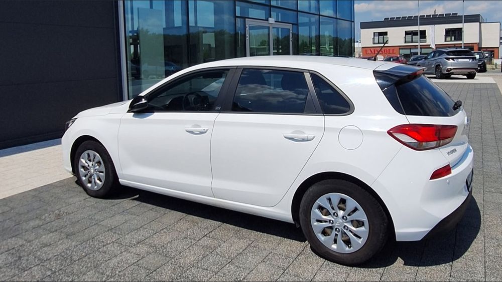 Hyundai i30 1.4 MPI I00 KM niski przebieg