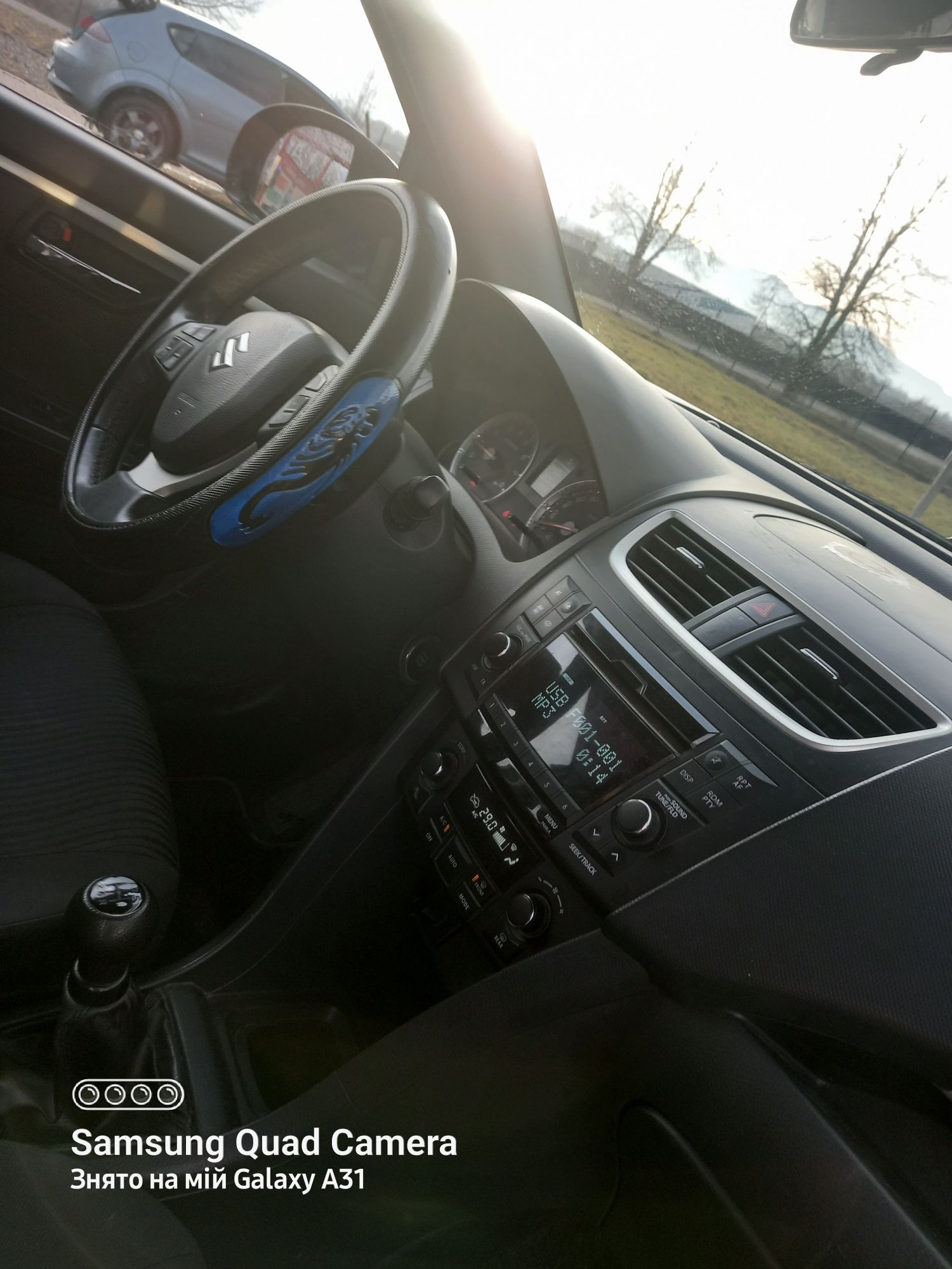 Машина Suzuki Swift 2014p