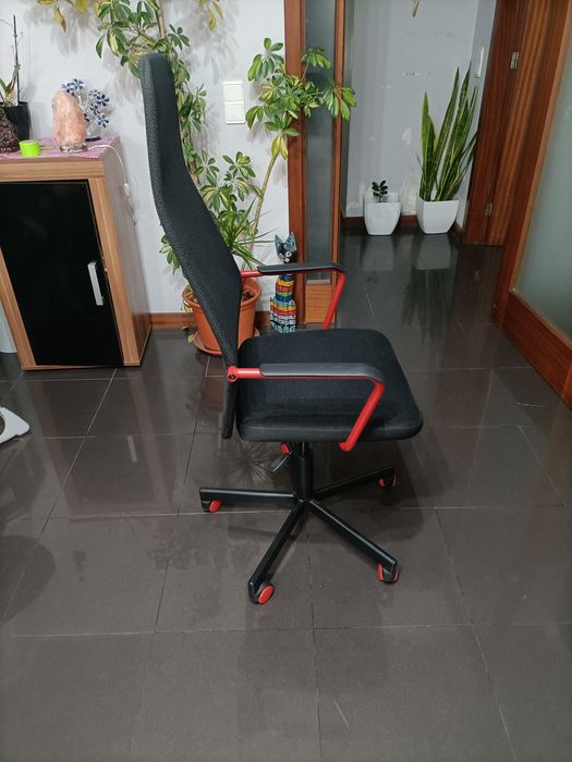 Cadeira de escritório como nova