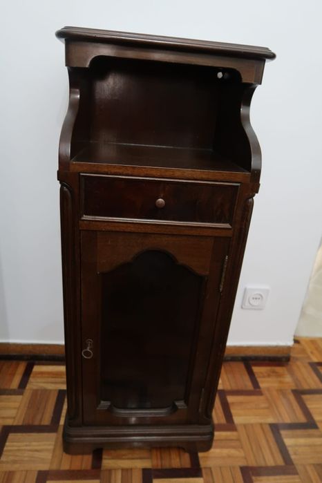 Movel com porta e gaveta