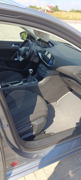 Peugeot 308 2015 року