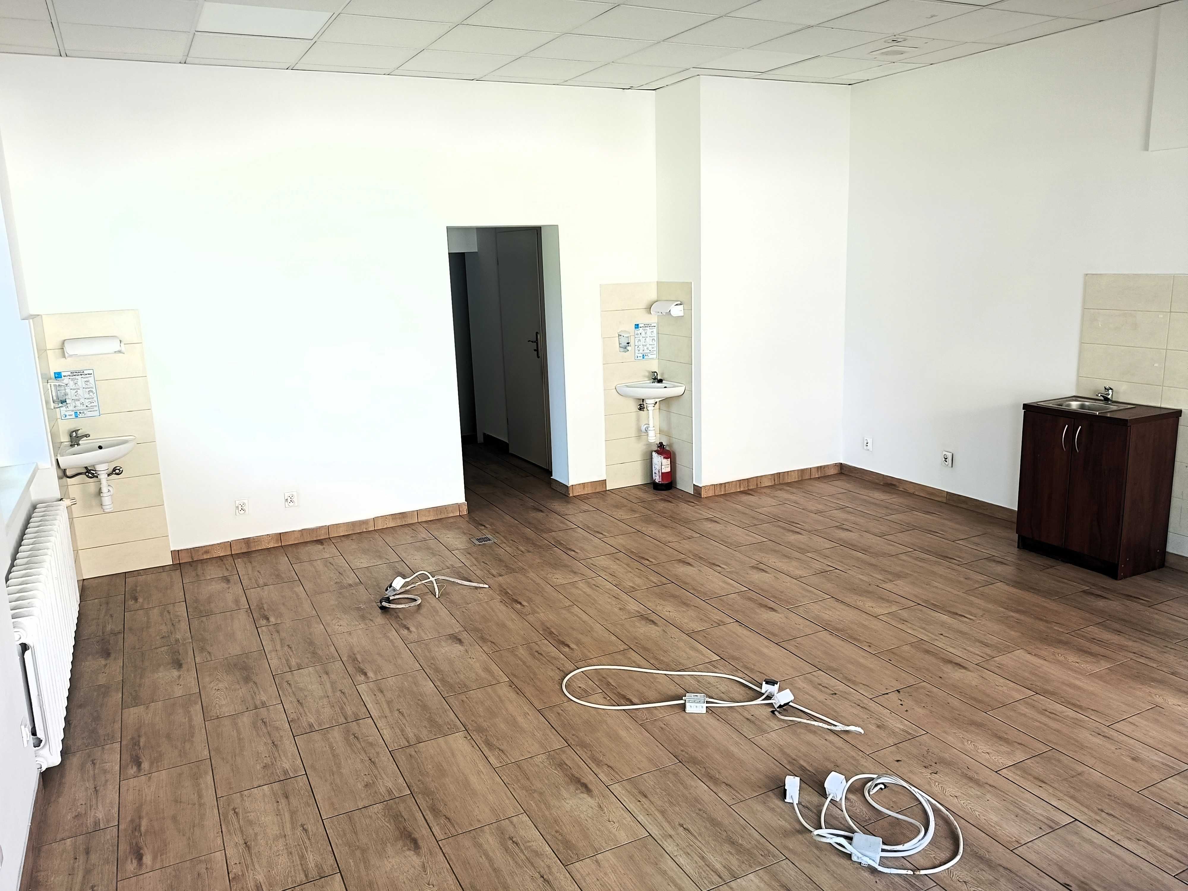 Wynajmę lokal użytkowy przy ul. Brzechwy 1 w Gdyni o pow. 53,50 m2