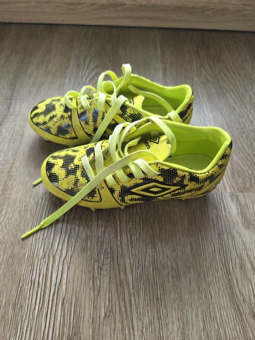 UMBRO EXTREMIS V HG korki chłopięce 28.5