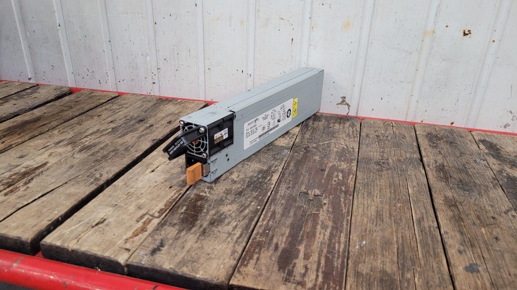 Блок питания ARTESYN 670W.