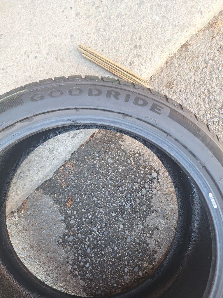 Opony zimowe Goodride 245/40 r19