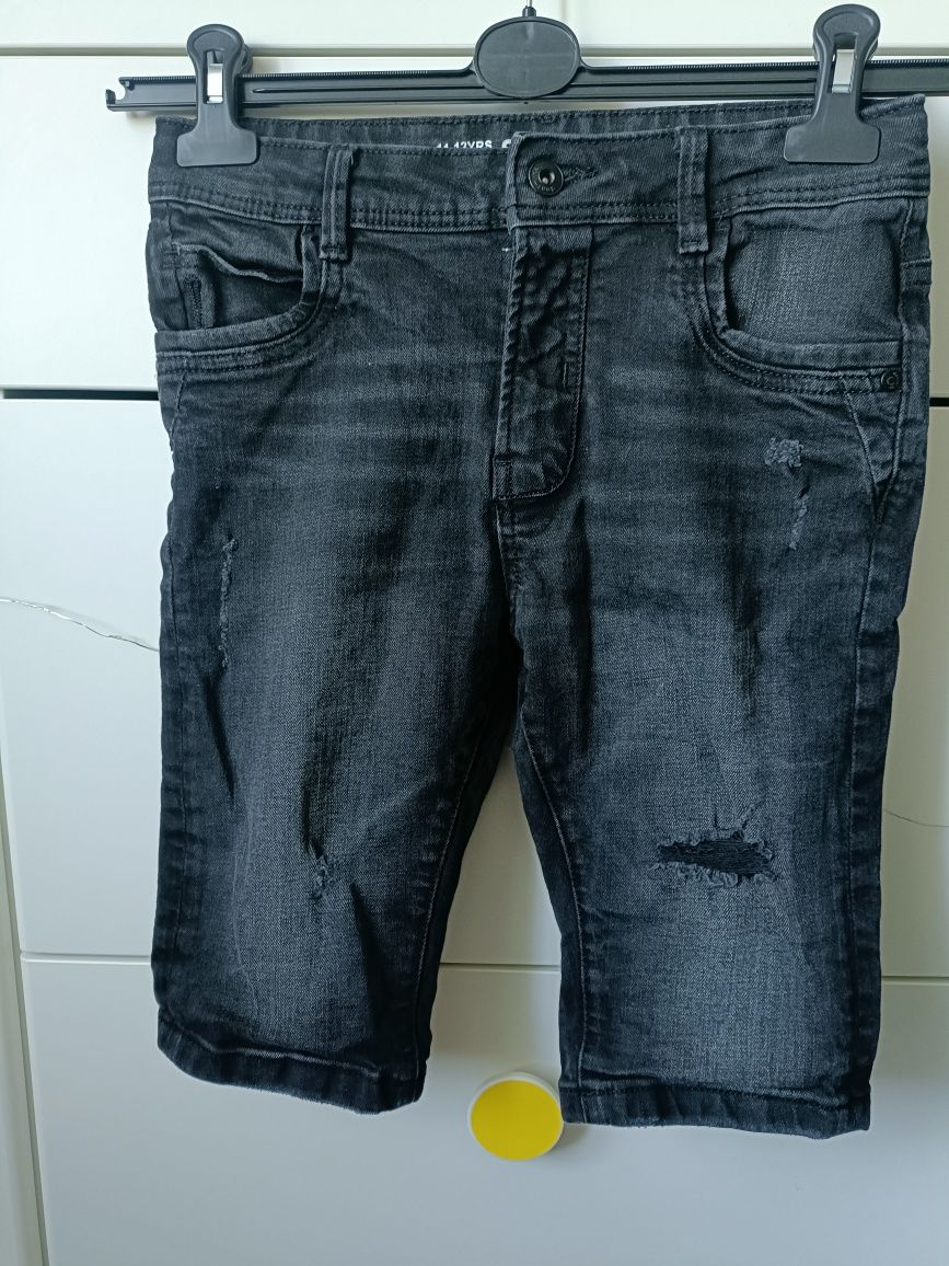 Spodenki jeansowe czarne szorty przecierane z dziurami r.152 gumowe