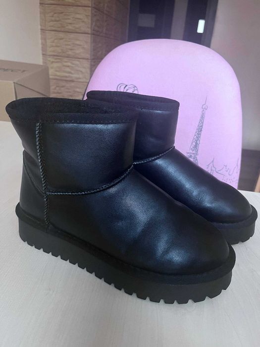 Уггі жіночі шкіряні