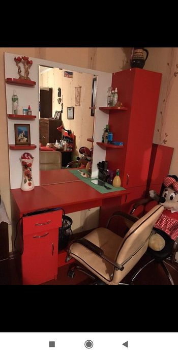 Перукарські та манюкірні меблі