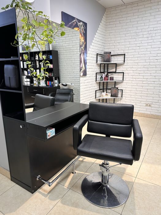 Перукарське місце,стіл