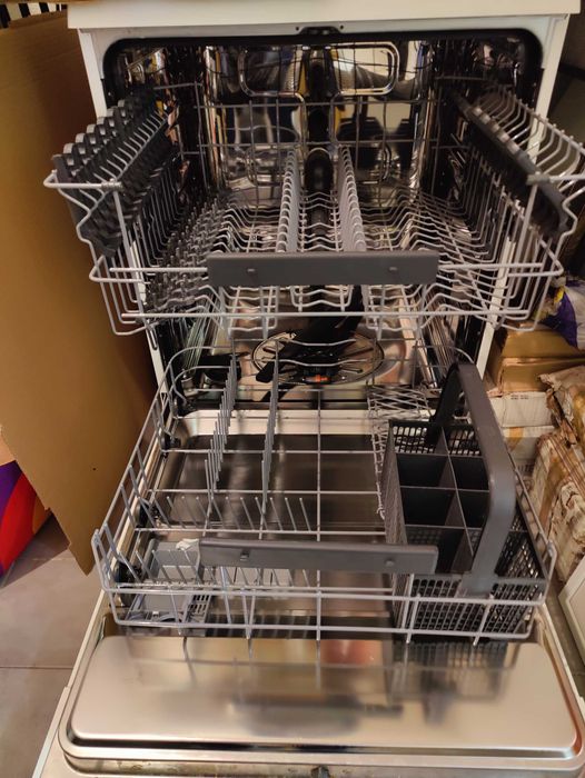 Máquina Lavar Loiça Zanussi Branca para 13 Conjuntos