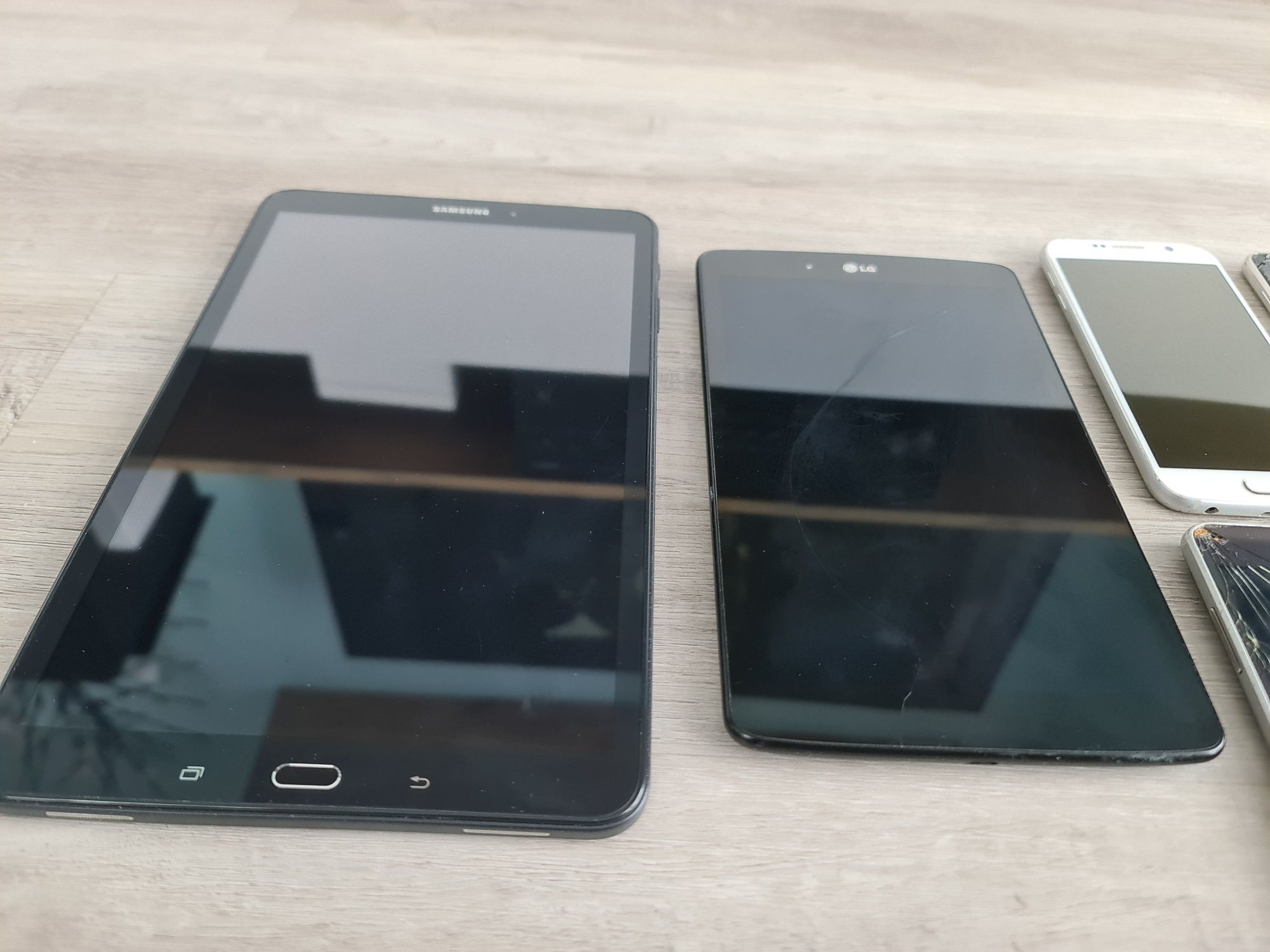 Zestaw uszkodzonych telefonów samsung, tablet 7 szt.