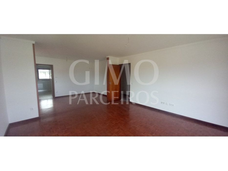 Andar Moradia T3 com jardim a poucos minutos do centro de Oliveira ...