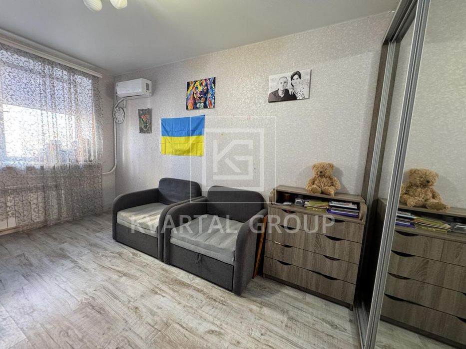 Велика однокімнатна з ремонтом, однушка з газом