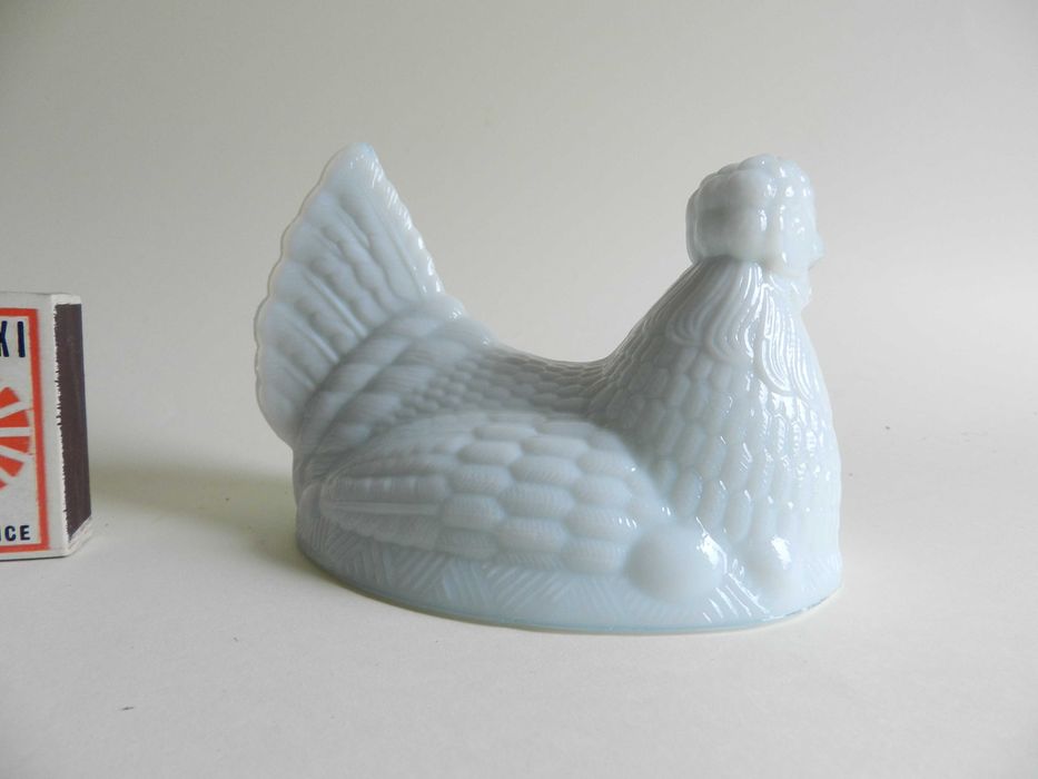 szklana średnia  kura biała lattimo tylko góra szkło PRL