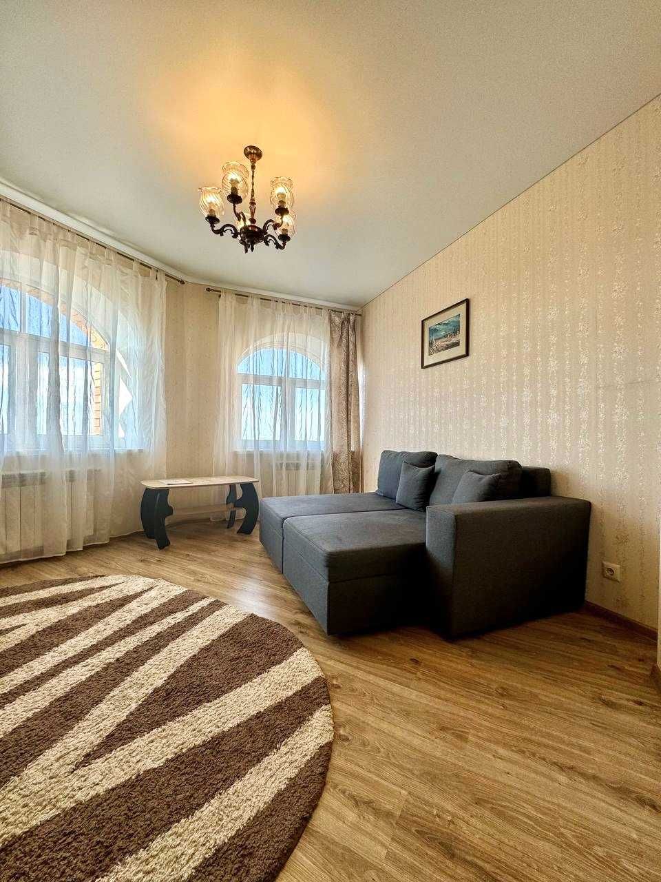 ApartPoltava НОВИЙ буд. центр міста, ПАНОРАМНИЙ БАЛКОН. подобово