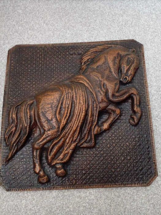 Барельеф  с изображением лошади