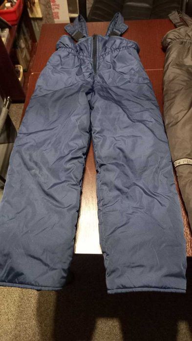 Продам зимние полукомбинезоны на мальчика 7-8 лет б/у в хор. состоянии