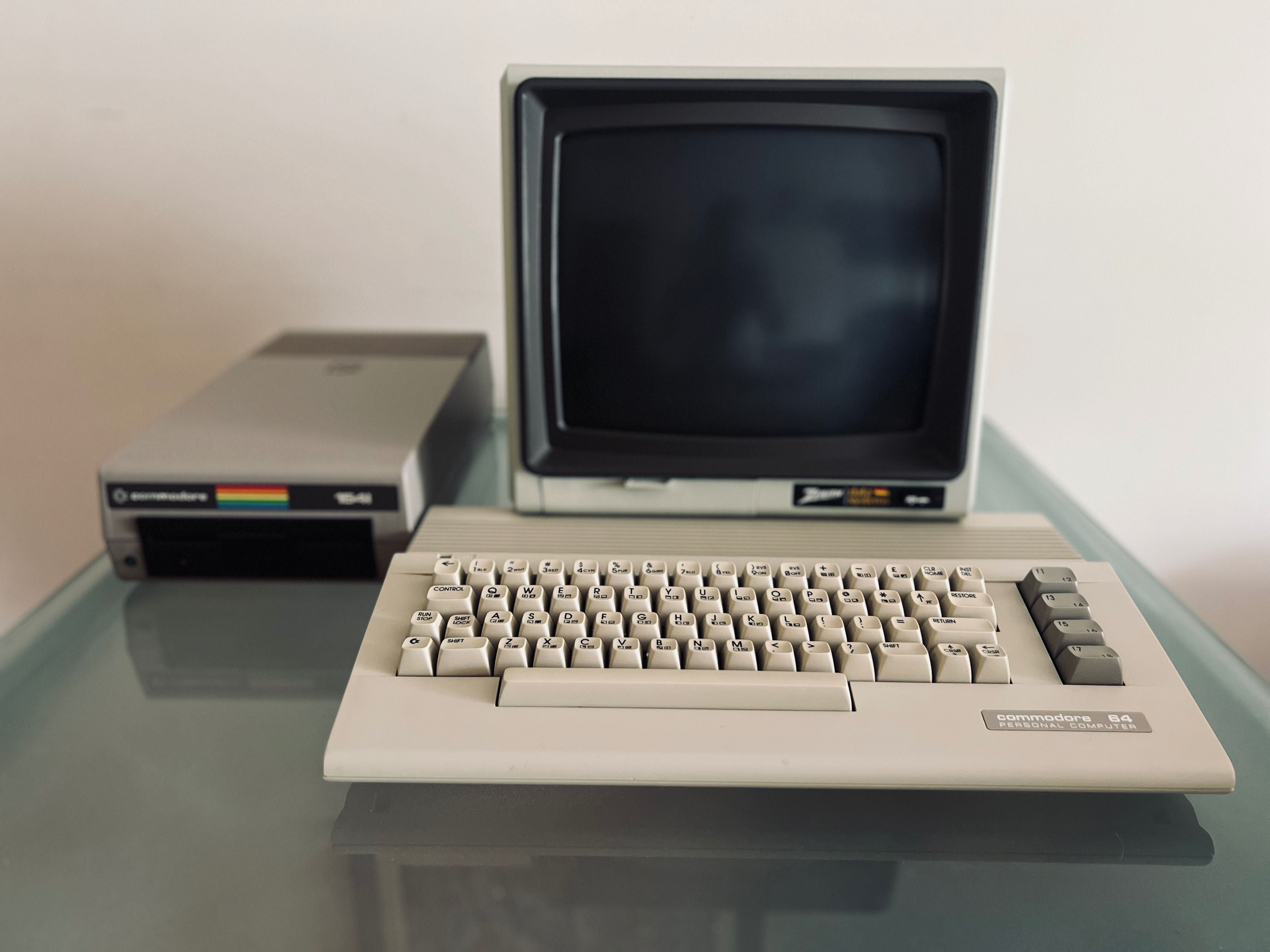 Commodore 64C - monitor / 100% original