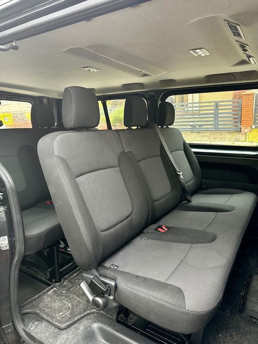 Wynajem busa Renault Trafic – 9 osób – 250 zł od pierwszej doby.