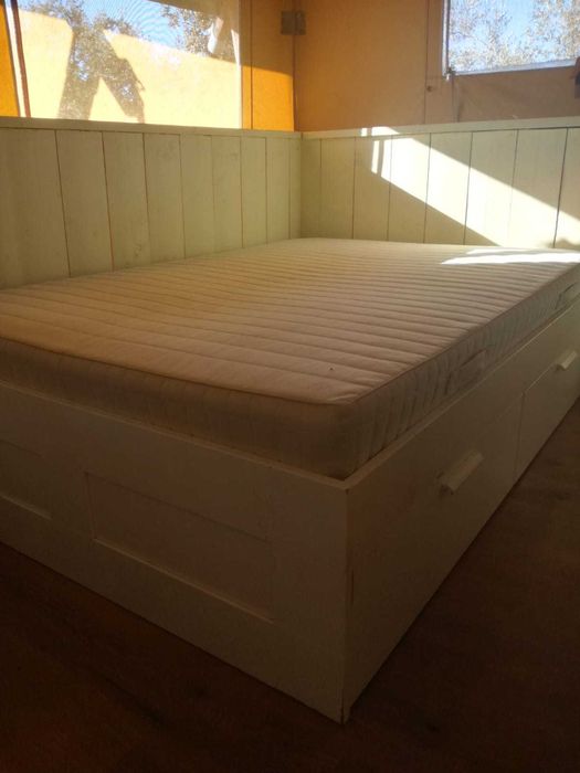 Cama e ropeiro de ikea