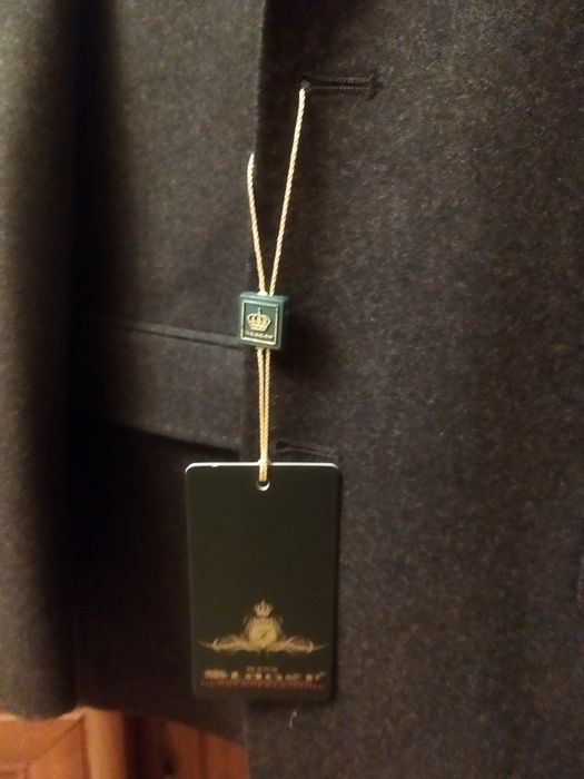 Продаётся мужской костюм  за ненадобностью,новый с биркой.,с ценником.