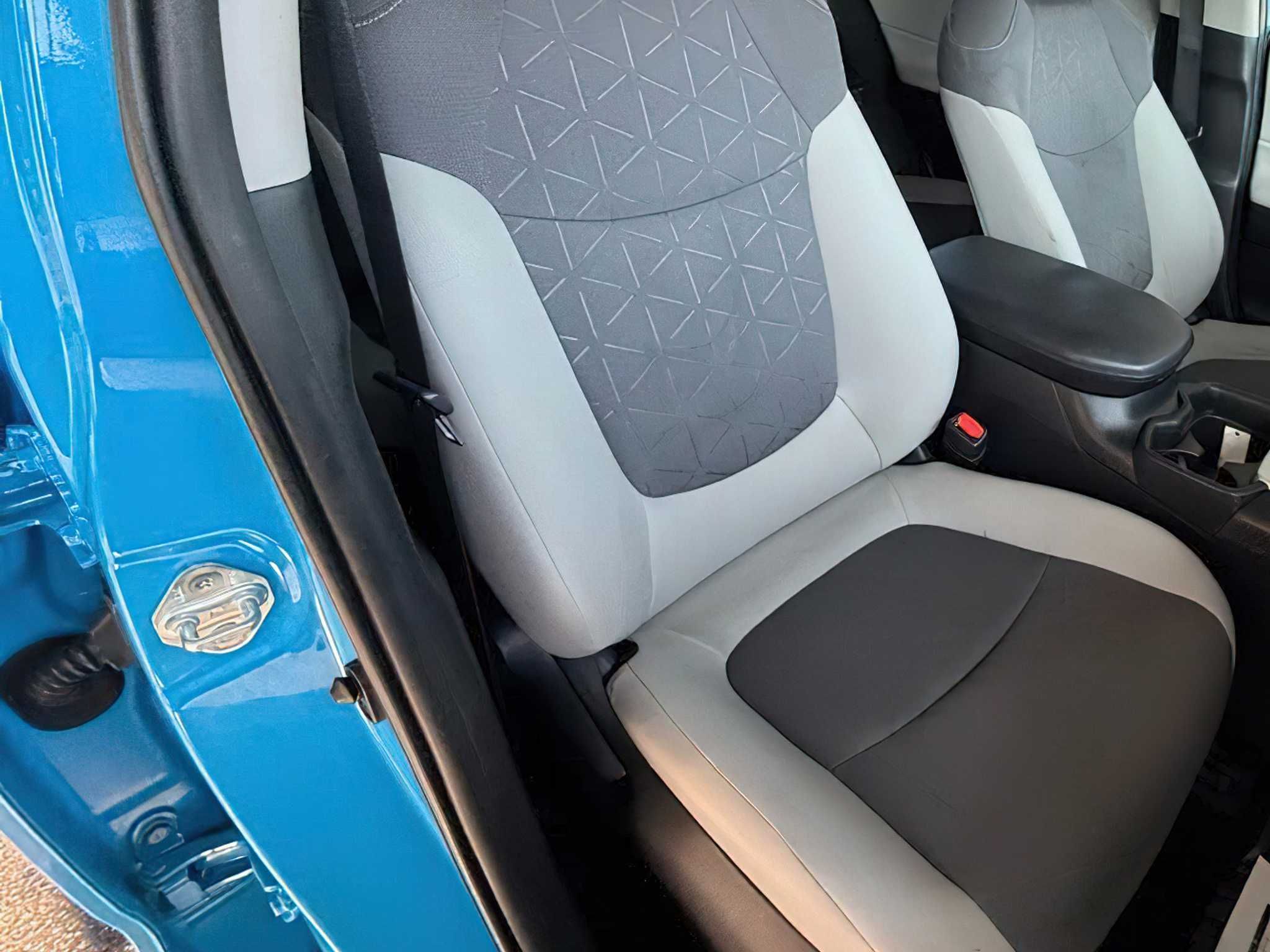 Toyota RAV4 XLE Hybrid      2020