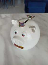 Biała porcelanowa skarbonka świnka