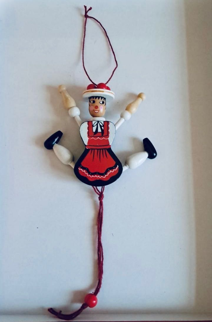 Рухома німецька деревʼяна іграшка