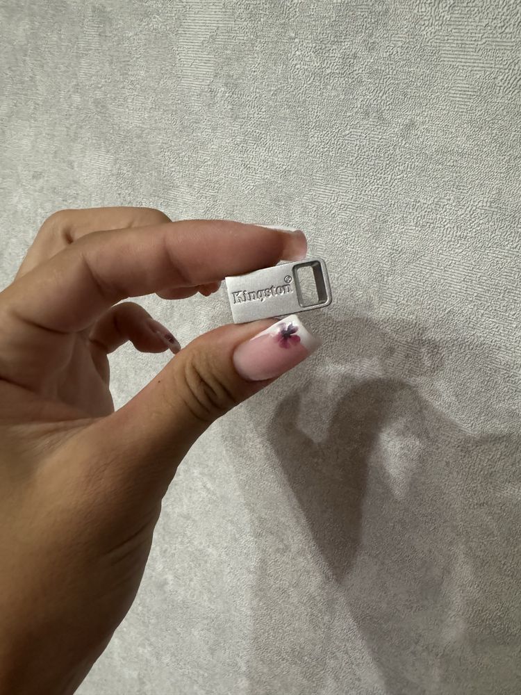 USB накопичувач Kingston 64 gb