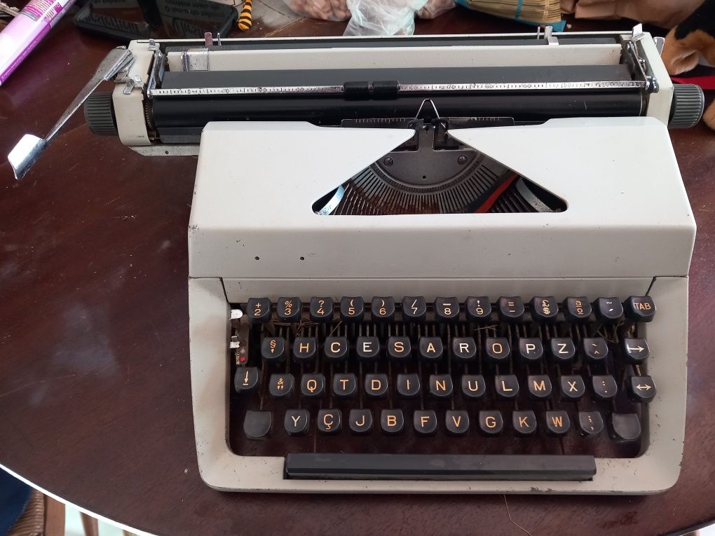 Máquina de escrever FACIT 1620