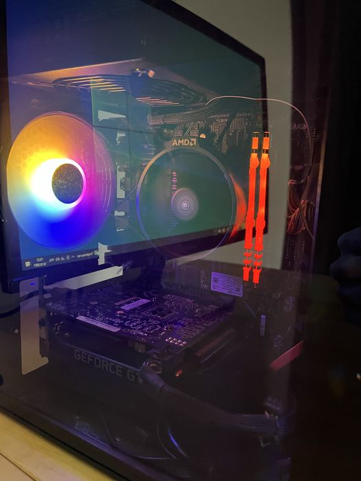 Komputer gamingowy z monitorem Samsung Ryzen 3, GTX 1660 Super, 32 GB