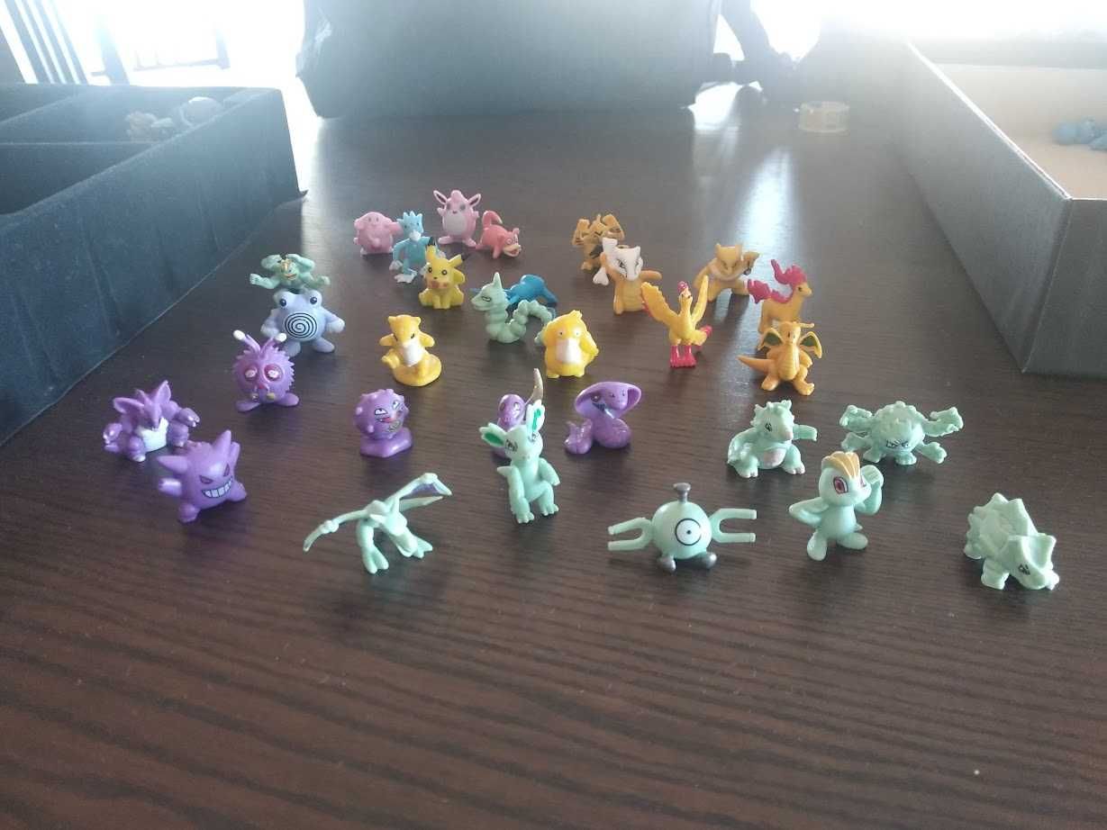 Pokémon figuras tamanho pequeno